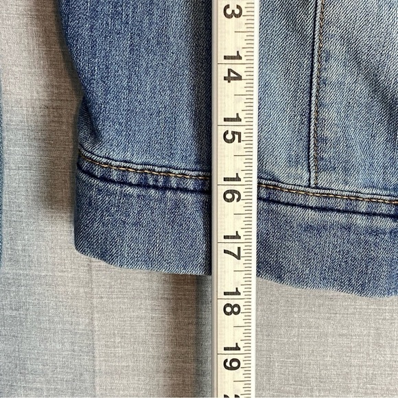 Insider Cropped Jean Jacket Sz XS Distressed - Picture 9 of 10